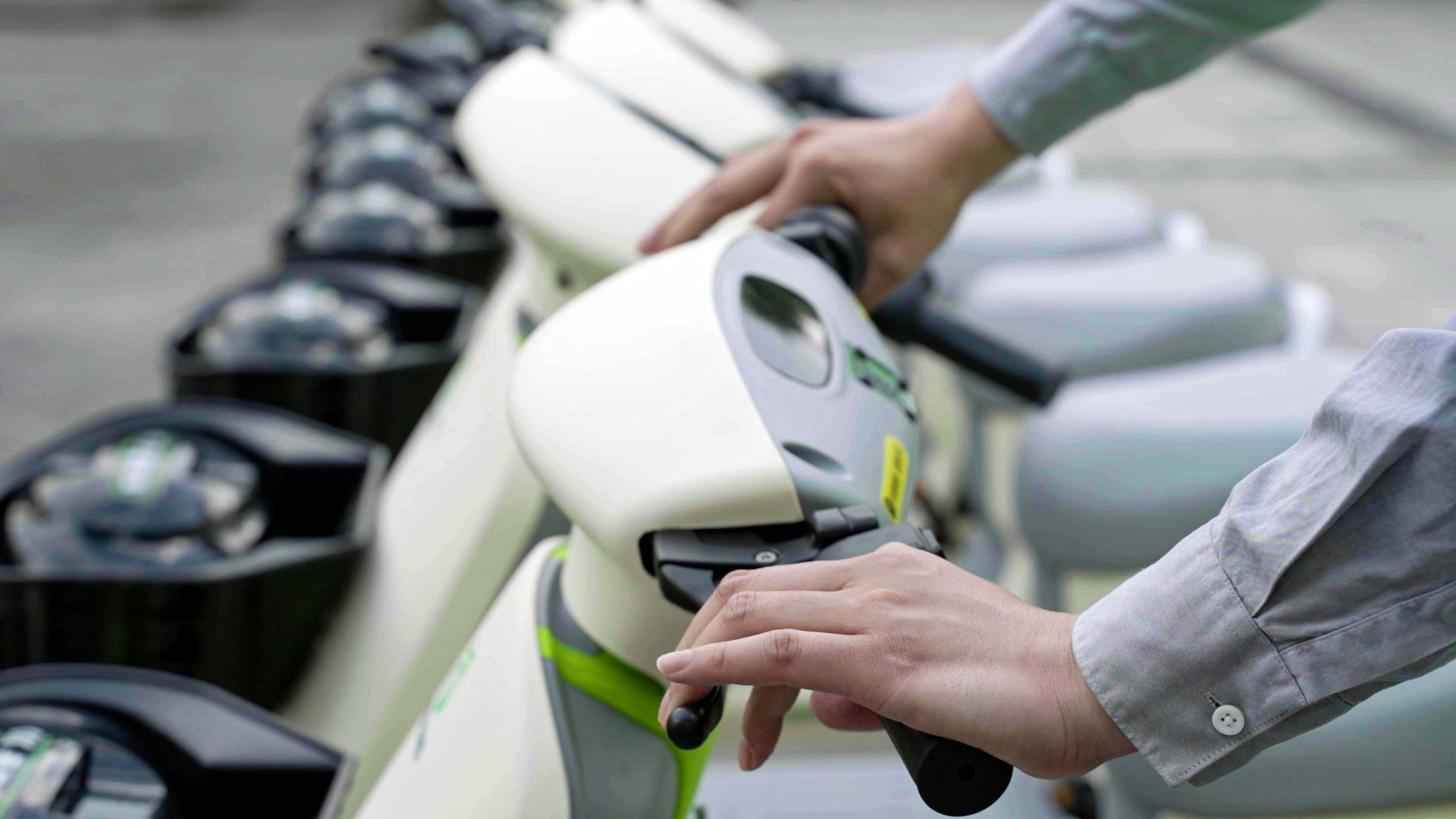 莫讓便民的共享電單車成為不便